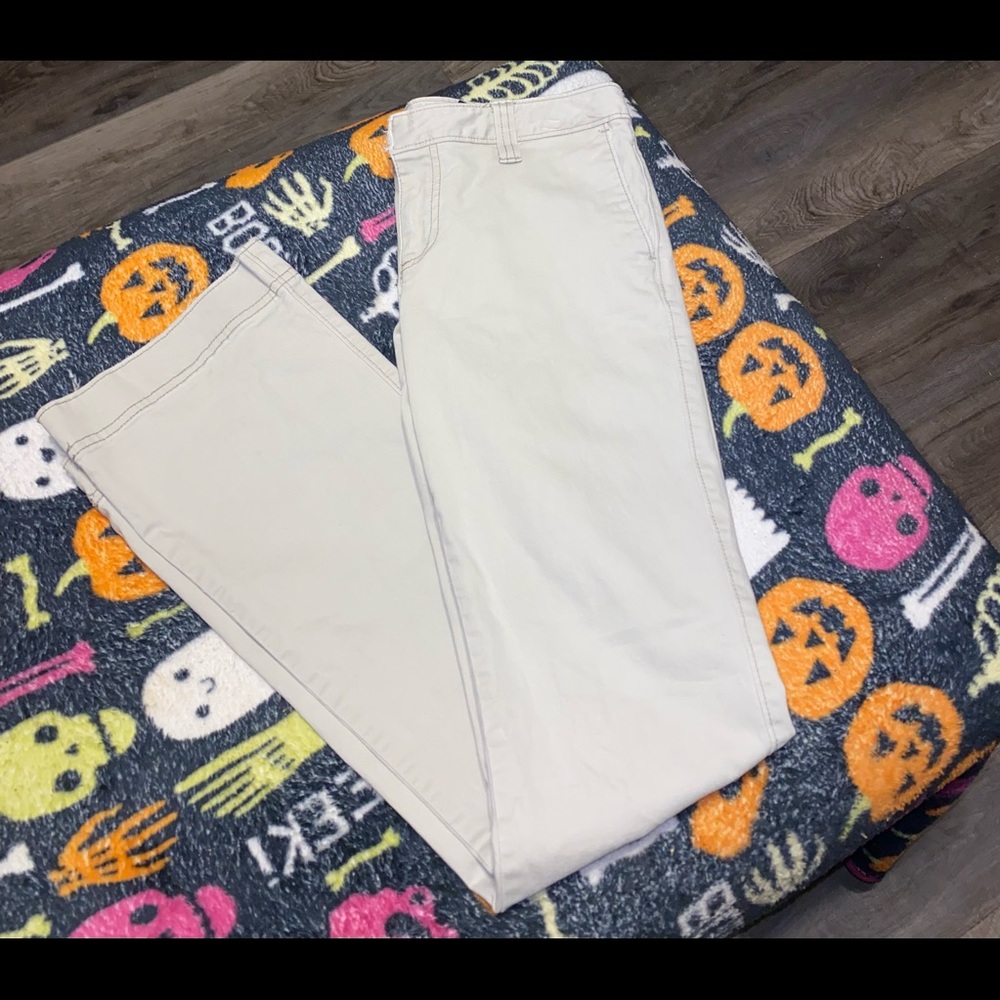 American Eagle khaki’s